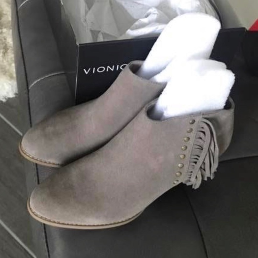 NWT Vionic fringed ankle boots- size 8.5
